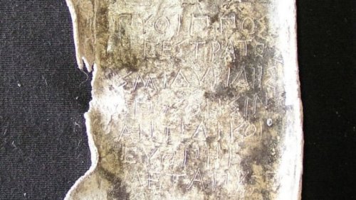 Археологи обнаружили таблички с проклятиями на дне древнего колодца