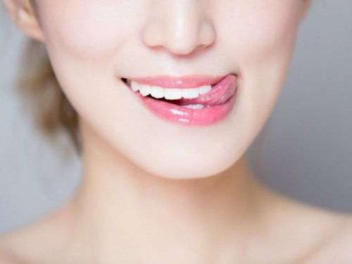 Косметологи назвали 4 лучших домашних средства для ухода за губами