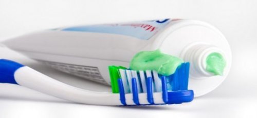 Зубная паста может содержать опасный  ингредиент для костей