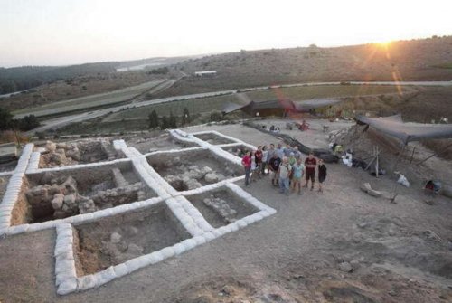 Археологи обнаружили  на юге Израиля храм с возрастом в 3 тысячи лет