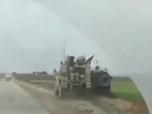 Американский броневик протаранил российскую военную машину в Сирии