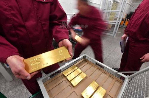 Россия добавляет больше золота в свою казну