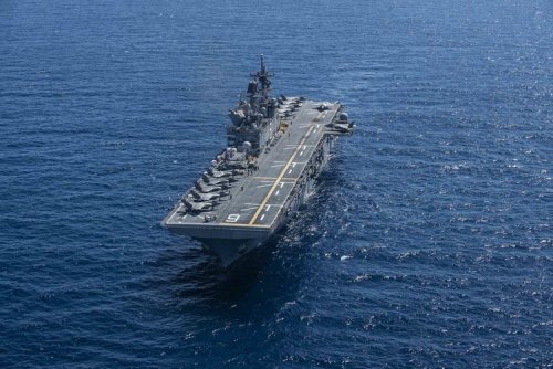 США оснащают десантный корабль-амфибию  USS America истребителями F-35s