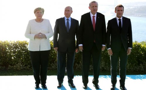 Меркель и Макрон скорее всего поддержат Москву, а не Анкару на  мартовских переговорах, политолог