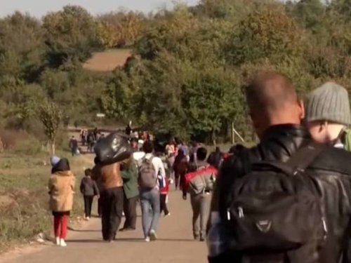 Сотни беженцев продвигаются к европейским границам на фоне эскалации в Идлибе