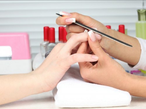 Косметологи поведали о 5 опасных болезнях, которые можно подхватить в салоне красоты
