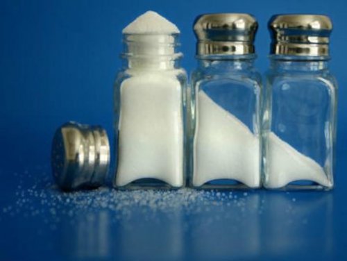 Диета с низким содержанием соли является полезной для женщин и вредной для мужчин