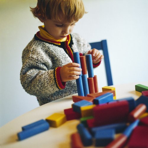 Множество игрушек отвлекает внимание ребенка и не дает ему развиваться