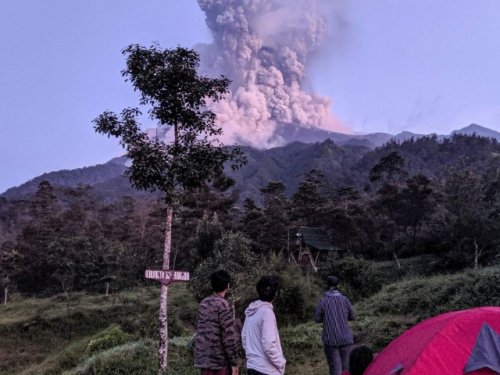 В Индонезии началось извержение вулкана Мерапи