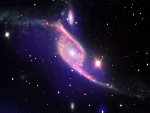 Физики  ищут «космические струны», сохранившие Вселенную во время Большого взрыва