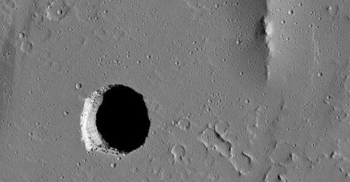 NASA делится секретами: Странная дыра на Марсе открыла тайну