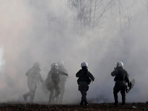 Турецкая полиция обстреляла слезоточивым газом греческих пограничников