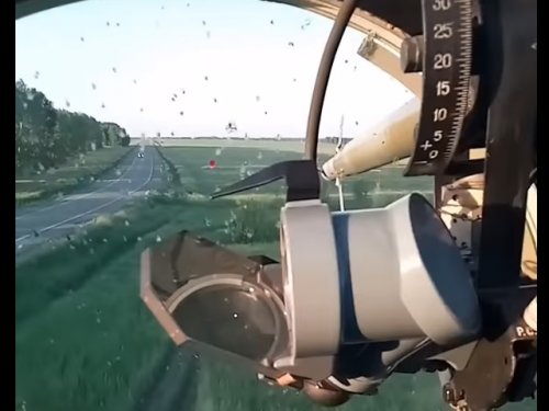 Опубликовано видео полета Ми-24 на предельно малой высоте