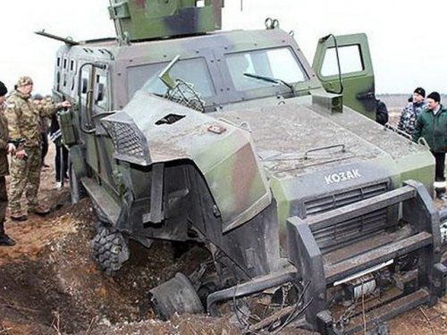 Автомобиль ВСУ подорвался на собственном минном поле под Песками