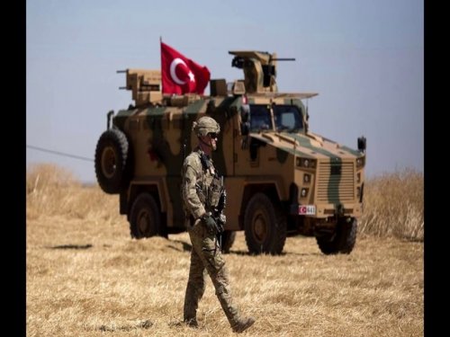 Турецкий спецназ обстрелял греческий военный  транспорт, расположенный на границе