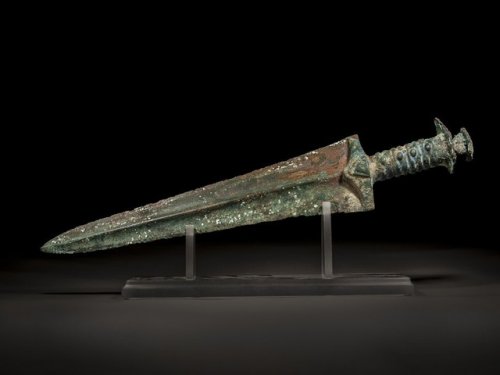 Один из старейших мечей в мире возрастом  более 5000 лет найден на небольшом острове
