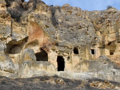 Вырезанный в скале  монастырь, построенный в ХIII веке, будет восстановлен