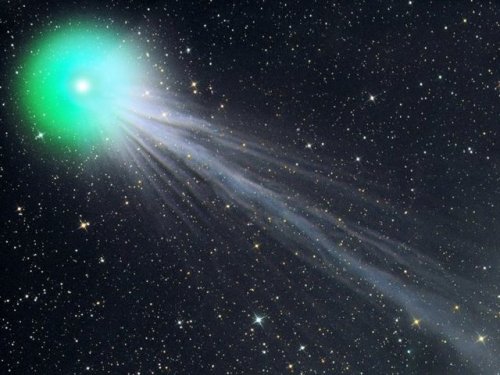 Комета ATLAS с удивительной скоростью становится яркой