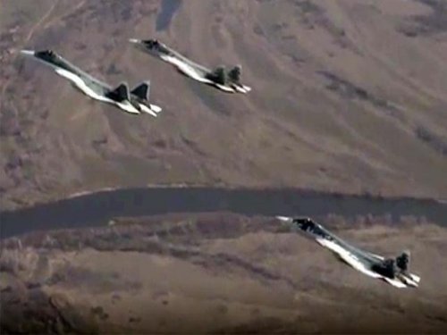 Истребители Су-57 выполнили полетные  задания на предельных режимах