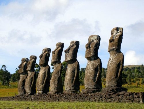 Каменные идолы не смогли защитить остров Пасхи от коронавируса