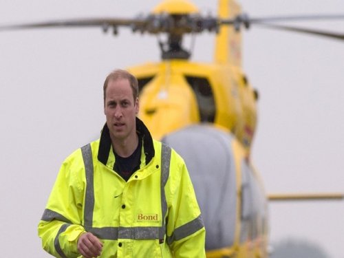 Принц Уильям  хочет поработать в качестве пилота-медика, чтобы внести свой вклад в борьбу с COVID-19