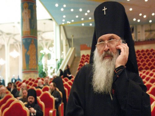Русская Православная Церковь позволяет верующим исповедоваться во время карантина по телефону или скайпу