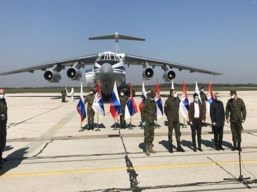 Две команды российских специалистов останутся в Белграде, 5 отправят в другие города для борьбы с COVID-19