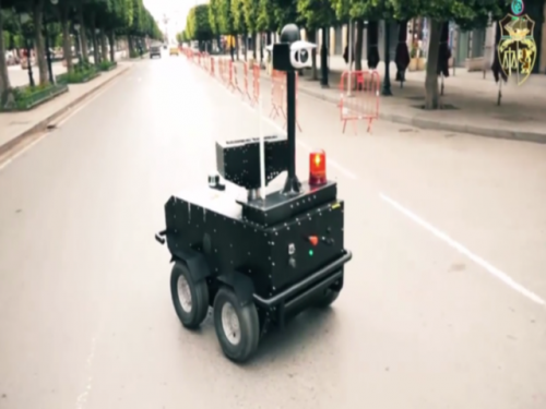 В период карантина на улицах Туниса  полицейских  заменили роботами