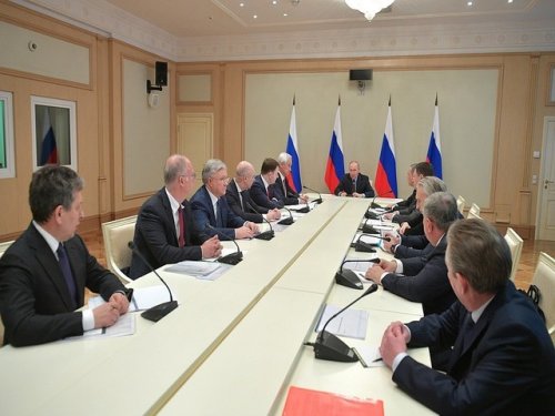 Кремль рассказывает, как проходят встречи Путина во время пандемии коронавируса