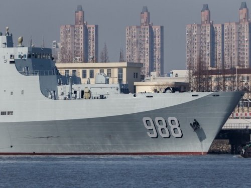 Китай запускает второй десантный корабль