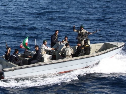Иран может закрыть Ормузский пролив для американских кораблей