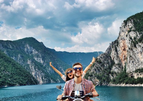 Черногория постепенно открывает границы для туристов