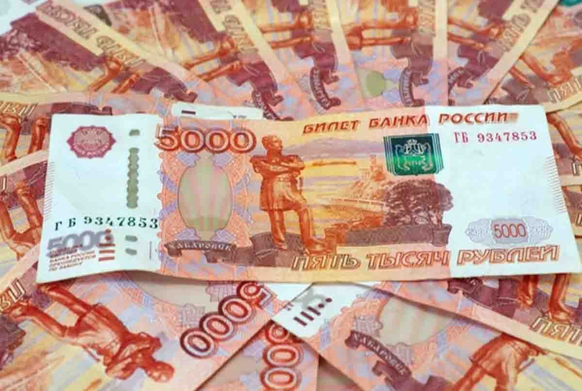 Бумажные купюры рубли